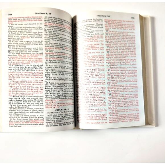 Vintage 1976 Holy Bible Cedar Box Memorial Edition Red Letter Concordance - Picture 8 of 16